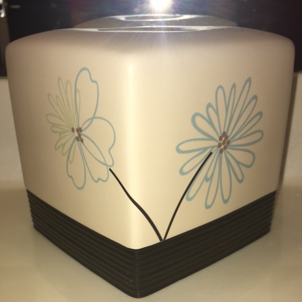 Croscill Ceramic Tissue Box Cover